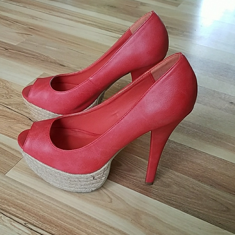 Today Only! $15 Dollhouse Savi Coral Heels - Picture 2 of 6